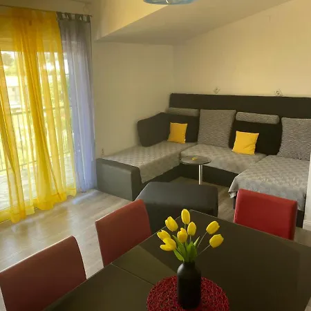 Sweet In Quiet Part Of * Σπλιτ